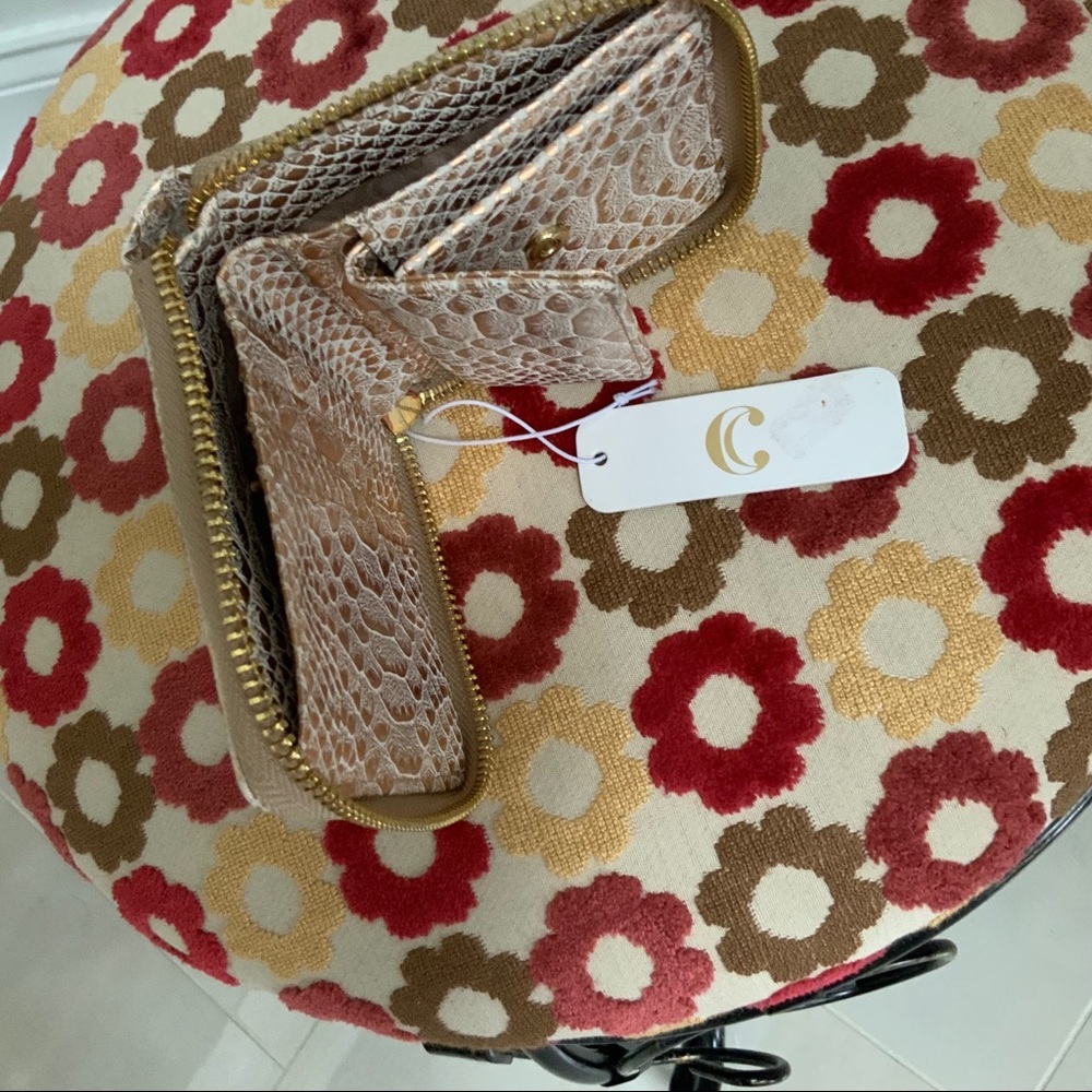 Gold Wallet - Picture 3 of 3